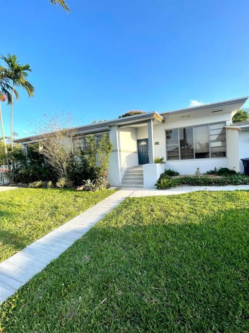 Modern Oversized 3 Bedroom In Location Holiday home *