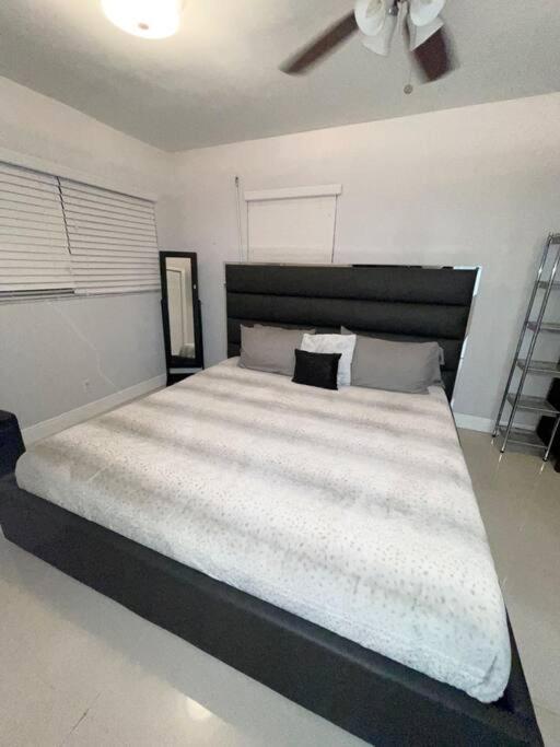 Holiday home Modern Oversized 3 Bedroom In Location