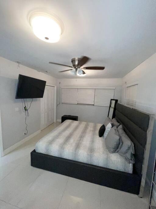 Modern Oversized 3 Bedroom In Location Holiday home *