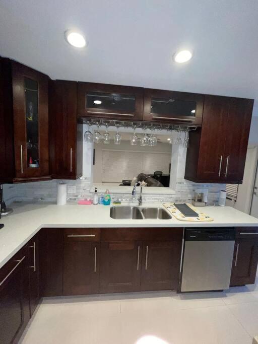 Holiday home Modern Oversized 3 Bedroom In Location