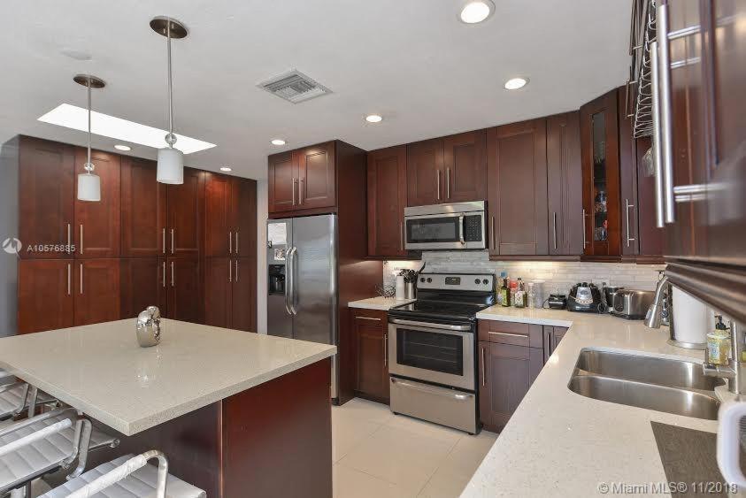 Modern Oversized 3 Bedroom In Location *