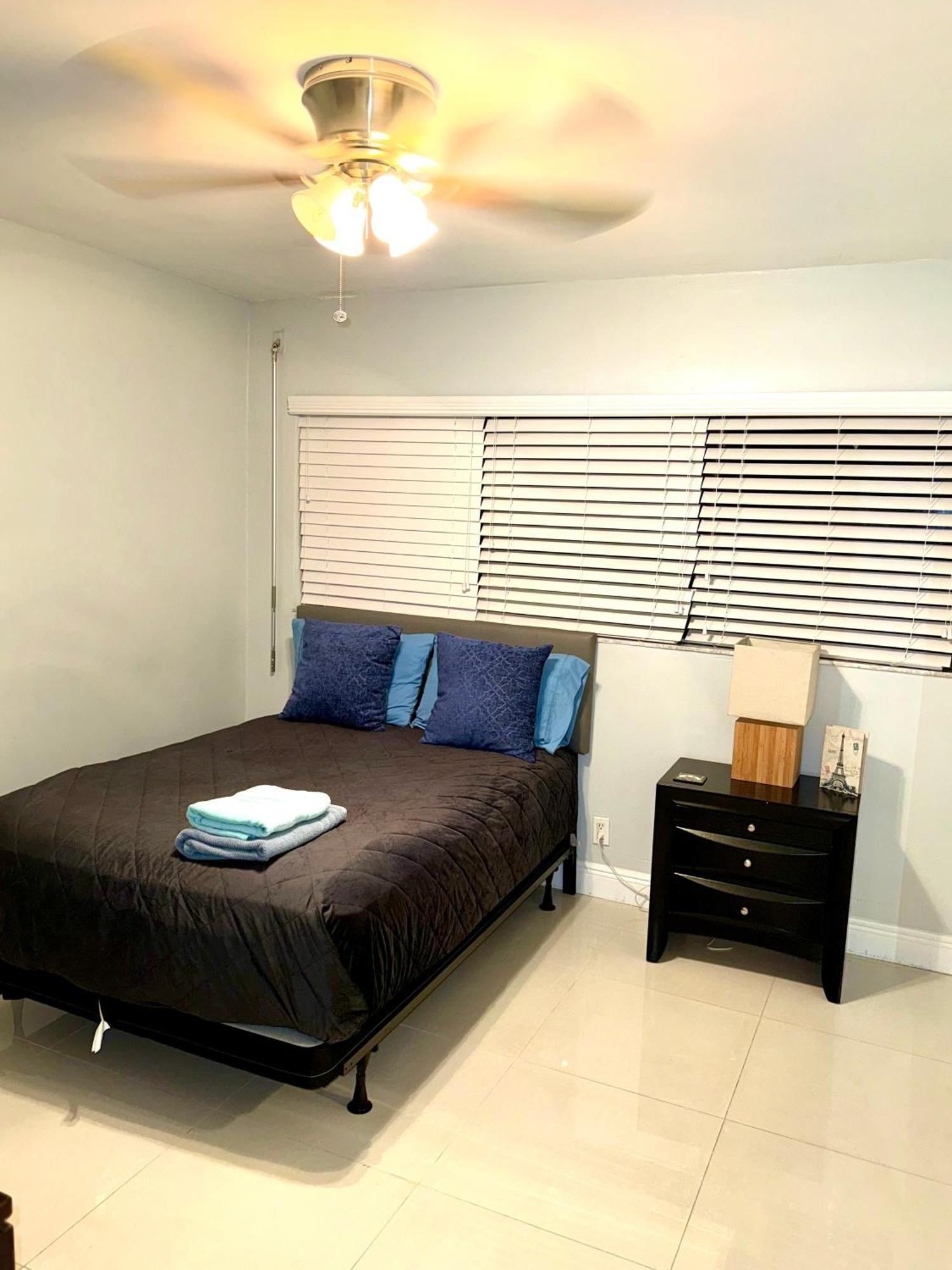 Modern Oversized 3 Bedroom In Location Holiday home *