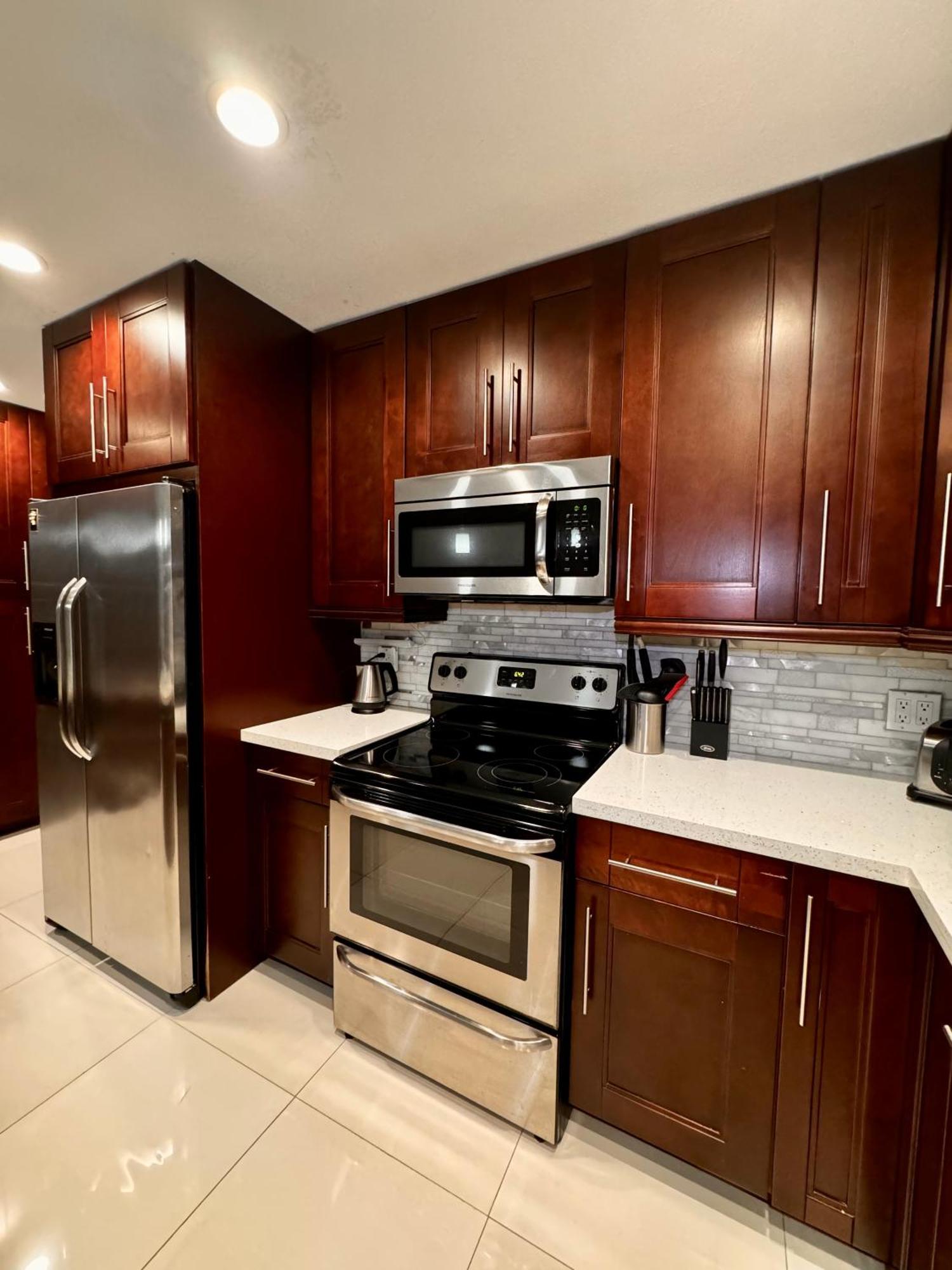 Modern Oversized 3 Bedroom In Location Holiday home